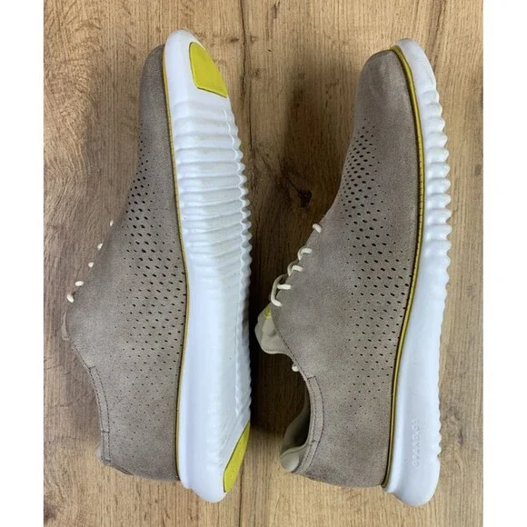 Cole Haan Men display picture 2